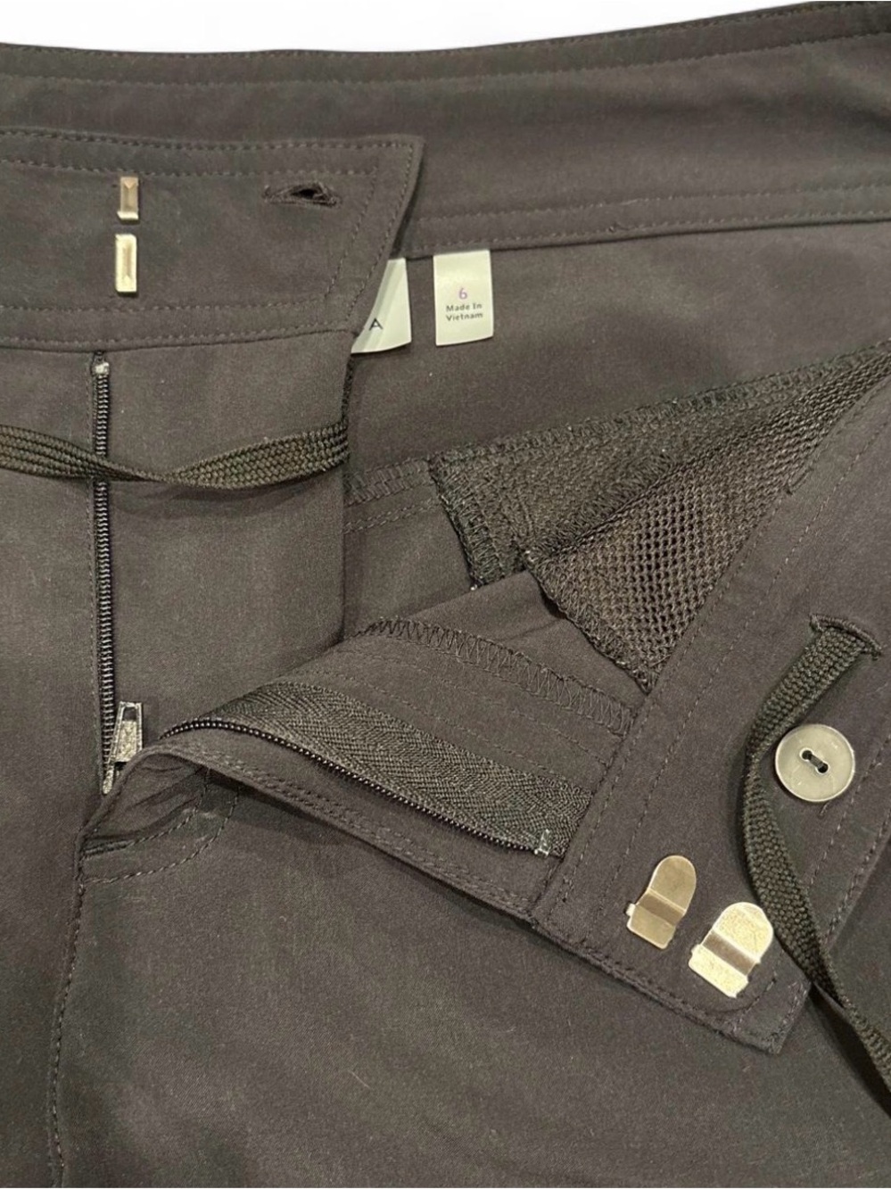 Athleta Black Athletic Shorts with Front Pockets - Picture 6 of 7
